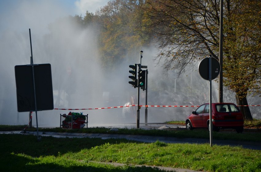 VU Tanklastzug umgestuerzt Huerth Industriestr P271.JPG